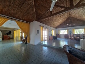 Unclassified image, 2 of 14, button