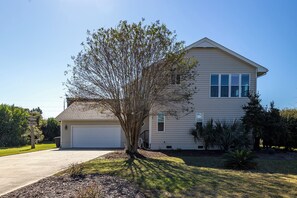 Exterior - Black Dog Beach House, Soundside House in Pine Knoll Shores, NC! (Pine Knoll Shores)