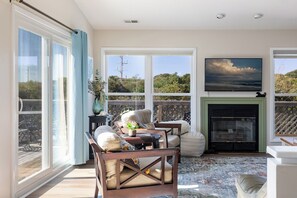 Smart TV, video games