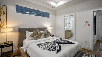 1 bedroom, desk, iron/ironing board, WiFi