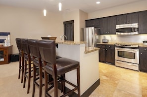 Condo, 3 Bedrooms | Private kitchen | Fridge, oven, coffee/tea maker, toaster