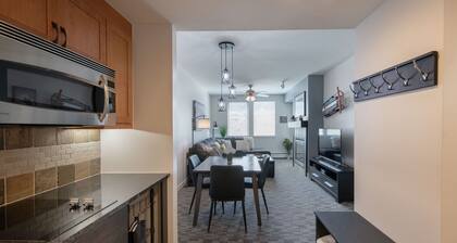 Contemporary Ski Condo with Continental Divide View- Fraser Crossing/Founders Pointe Premium-Rated 4470