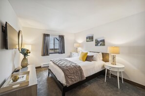 2 bedrooms, iron/ironing board, free WiFi