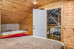 1 bedroom, free WiFi - Double L Ranch 1 Bedroom Farmhouse by RedAwning (Pigeon Forge)