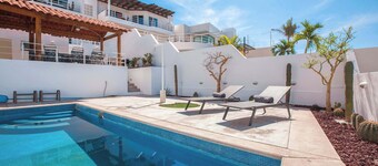 Private Terrace | BBQ | Pool | Walk to Beach