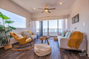 Smart TV, offices - Spectacular Views, Pools, Walk to Malecón (La Paz)