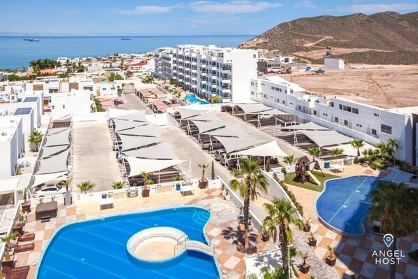 Outdoor pool - Spectacular Views, Pools, Walk to Malecón (La Paz)