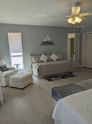 2 bedrooms, desk, iron/ironing board, free WiFi