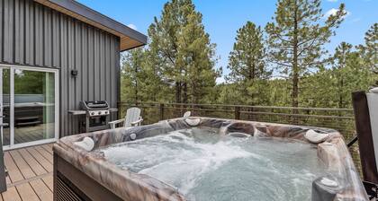 "The Ponderosa"-Gathering Tree's Deluxe Group Stay with private KING suites