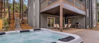 "The Ponderosa"-Gathering Tree's Deluxe Group Stay with private KING suites