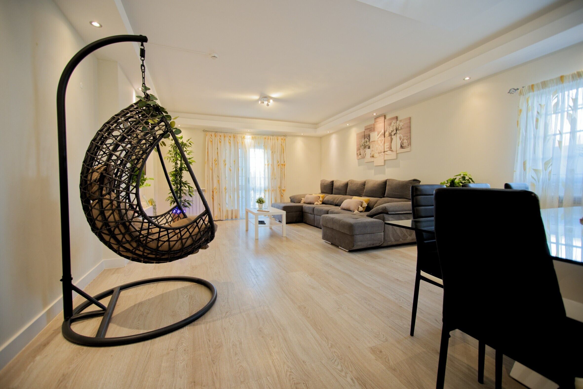 TV, mesa de pingue-pongue