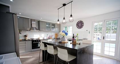 Holiday Home Villa As Cumadres with Mountain View, Pool, Garden & Wi-Fi