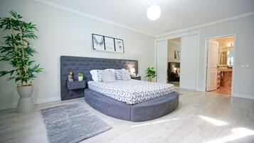 6 Schlafzimmer, Bügeleisen/Bügelbrett, kostenloses WLAN, Bettwäsche