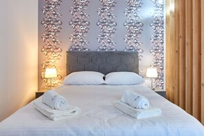 Chambre familiale | 1 chambre, décor unique, ameublement unique, fer et planche à repasser