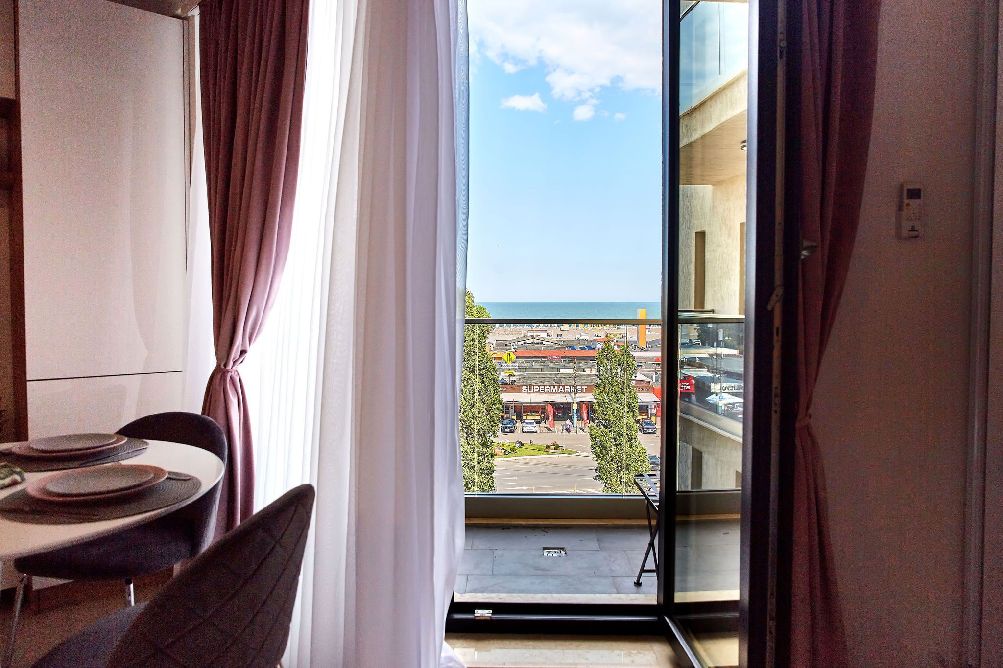 Family Room | Terrace/patio