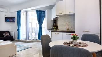 1 bedroom, individually decorated, individually furnished