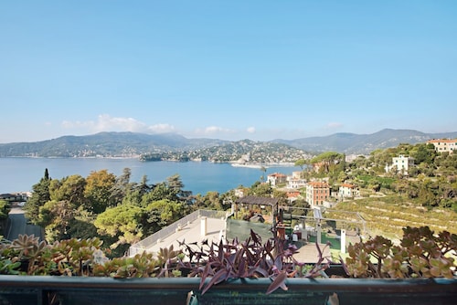 Apartment 'Terrazza Oriana' with Sea View & Wi-Fi
