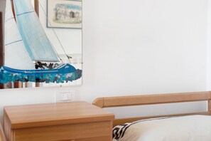 2 makuuhuonetta, silitysrauta/-lauta, ilmainen Wi-Fi, vuodevaatteet