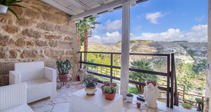 Holiday Home 'Chibao House' with Private Pool, Mountain View, Garden and Wi-Fi