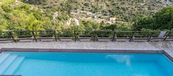 Holiday Home 'Chibao House' with Private Pool, Mountain View, Garden & Wi-Fi