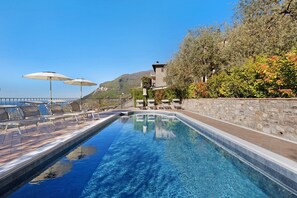 Pool - Holiday Apartment 'Rustico Spagnol 1' with Lake View, Pool & Wi-Fi (Tignale)