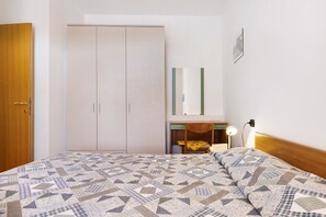 2 bedrooms, free WiFi, bed sheets - Holiday Apartment 'Rustico Spagnol 1' with Lake View, Pool & Wi-Fi (Tignale)