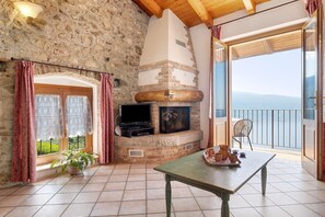 Interior - Holiday Apartment 'Rustico Spagnol 4' with Lake View, Pool & Wi-Fi (Tignale)