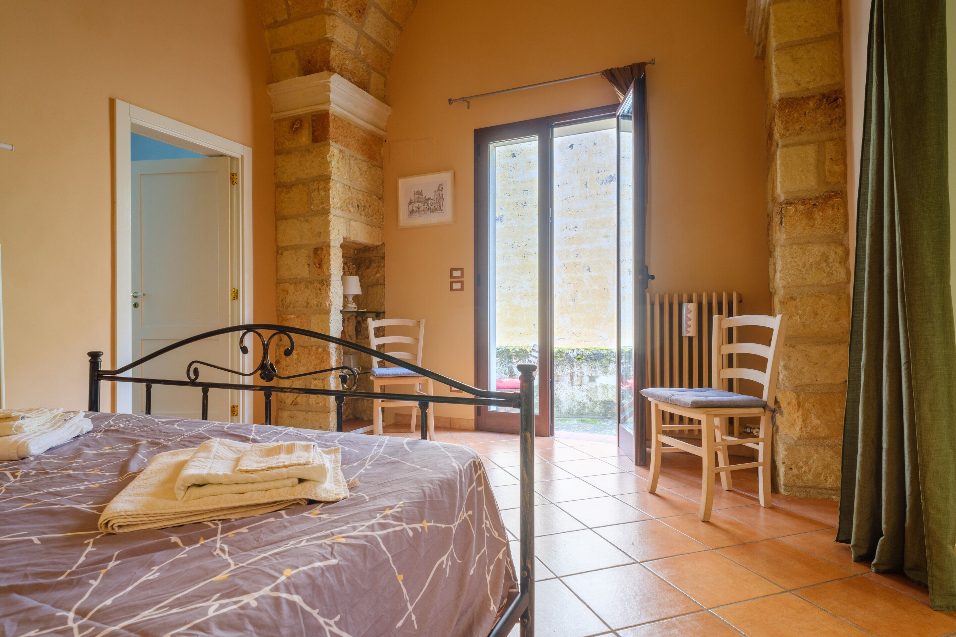 2 habitaciones, tabla de planchar con plancha y wifi gratis 