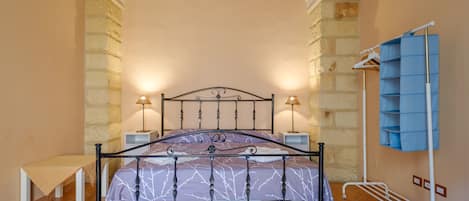 2 室のベッドルーム、アイロン / アイロン台、WiFi (無料)、ベッドシーツ