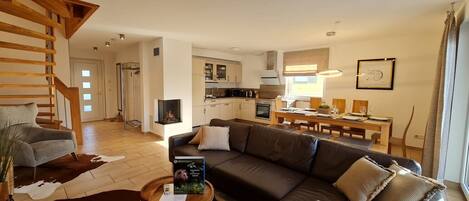 Smart TV, fireplace, DVD player, books