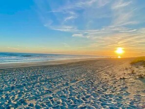 Beach - Pet-friendly, 3 Blocks to Beach, Pool, #303 (Atlantic Beach)