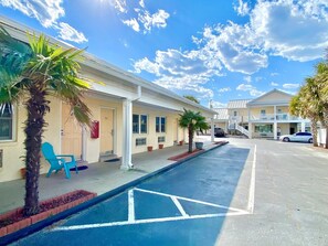 Exterior - Pet-friendly, 3 Blocks to Beach - Full Kitchen! Unit 404 (Atlantic Beach)