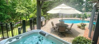 2 BR Hidden Gem with Lake Access, Pool & Hot Tub 15 Min from Lanier Islands 