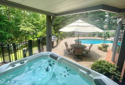 2 BR Hidden Gem with Lake Access, Pool & Hot Tub 15 Min from Lanier Islands