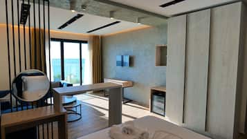 Blackout curtains, free WiFi, bed sheets