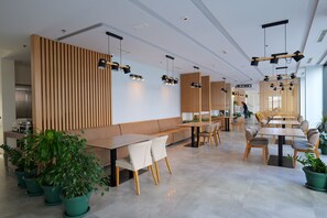 Lobby sitting area - Hotel Triumf Shengjin (Shengjin)
