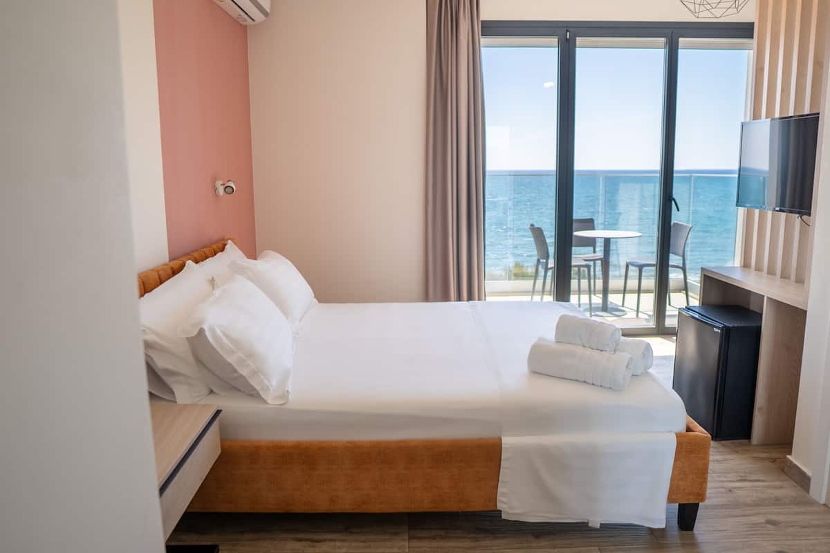 Blackout curtains, free WiFi, bed sheets