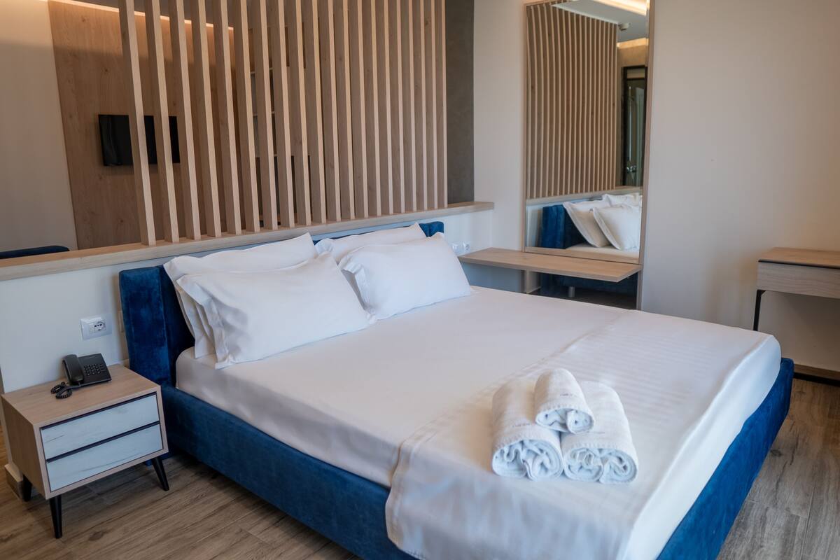 Blackout curtains, free WiFi, bed sheets