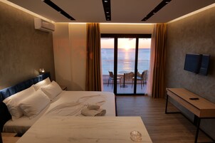 Deluxe-Studiosuite, Meerblick | Verdunkelungsvorhänge, kostenloses WLAN, Bettwäsche