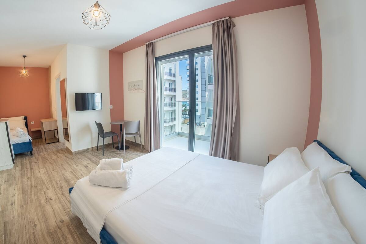 Blackout curtains, free WiFi, bed sheets