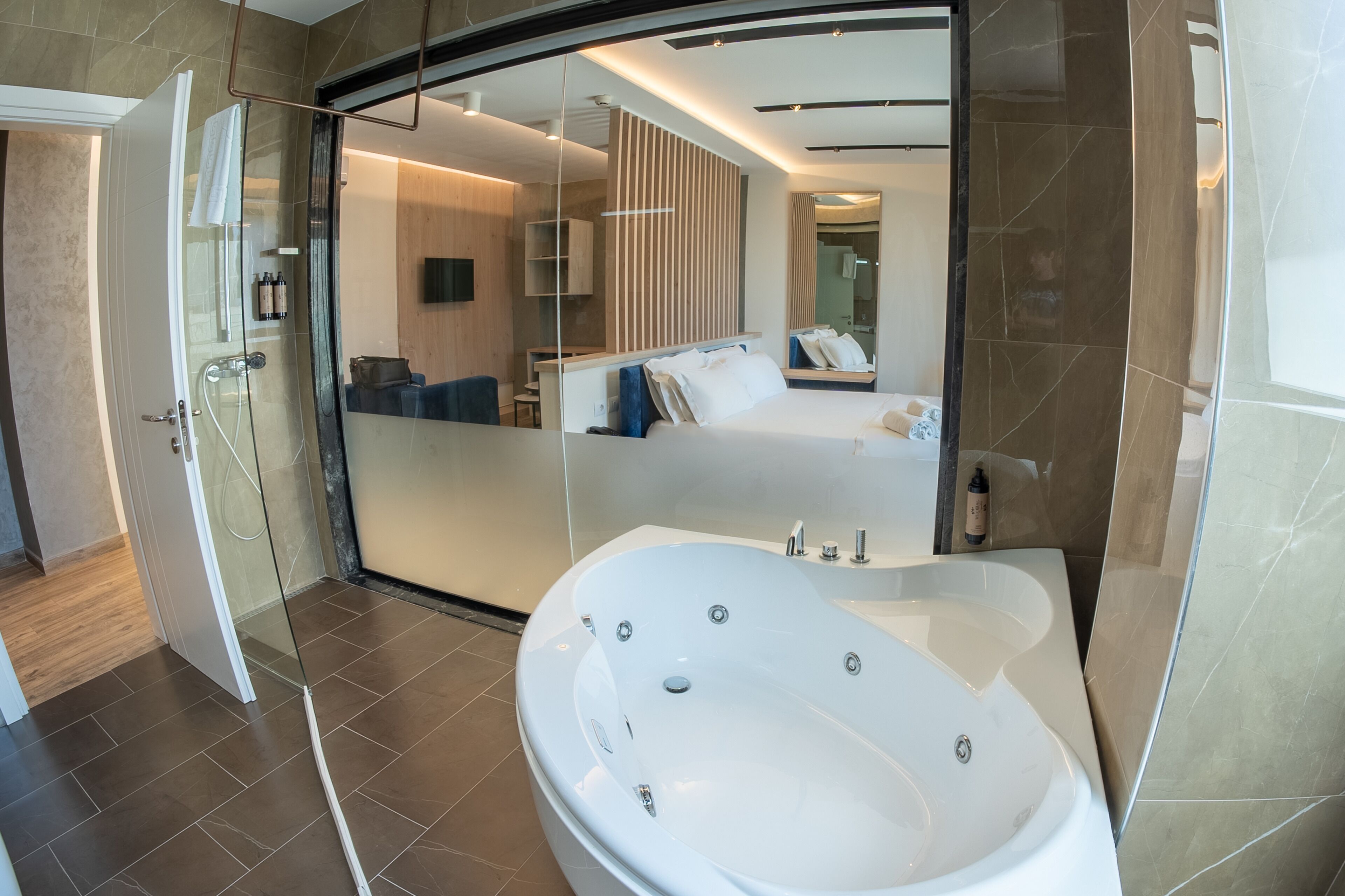Deluxe Studio Suite, Partial Sea View | Bathroom | Shower, towels