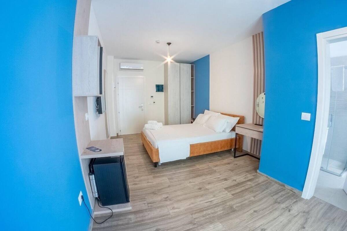 Blackout curtains, free WiFi, bed sheets