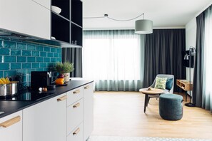 高档床上用品、客房内保险箱、办公桌、免费 WiFi