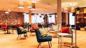 Desayuno buffet (EUR 18 por persona)