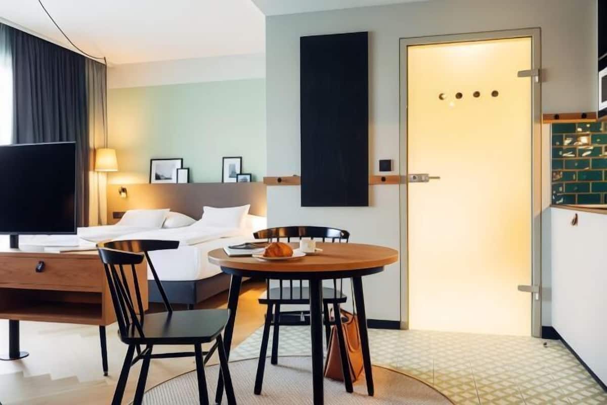 1 bedroom, premium bedding, in-room safe, desk