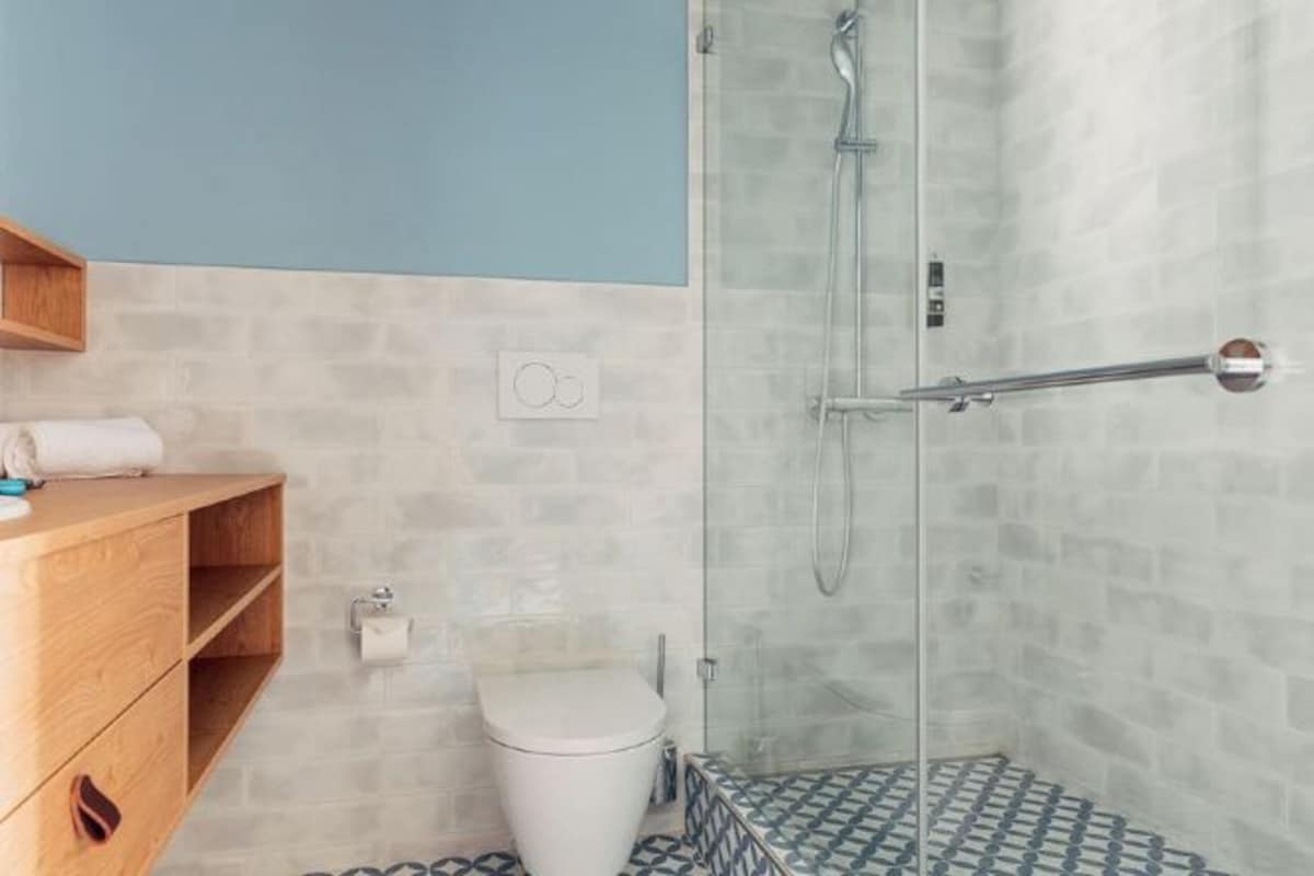 Bathroom | Hair dryer, towels, soap, shampoo