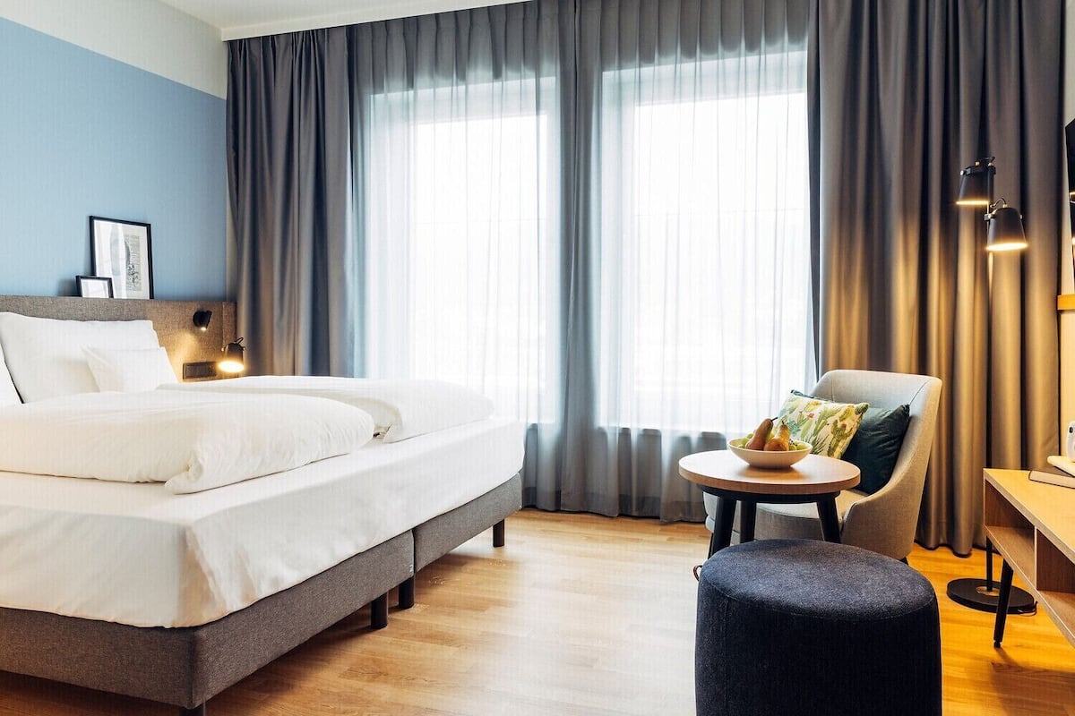 Premium bedding, in-room safe, desk, soundproofing