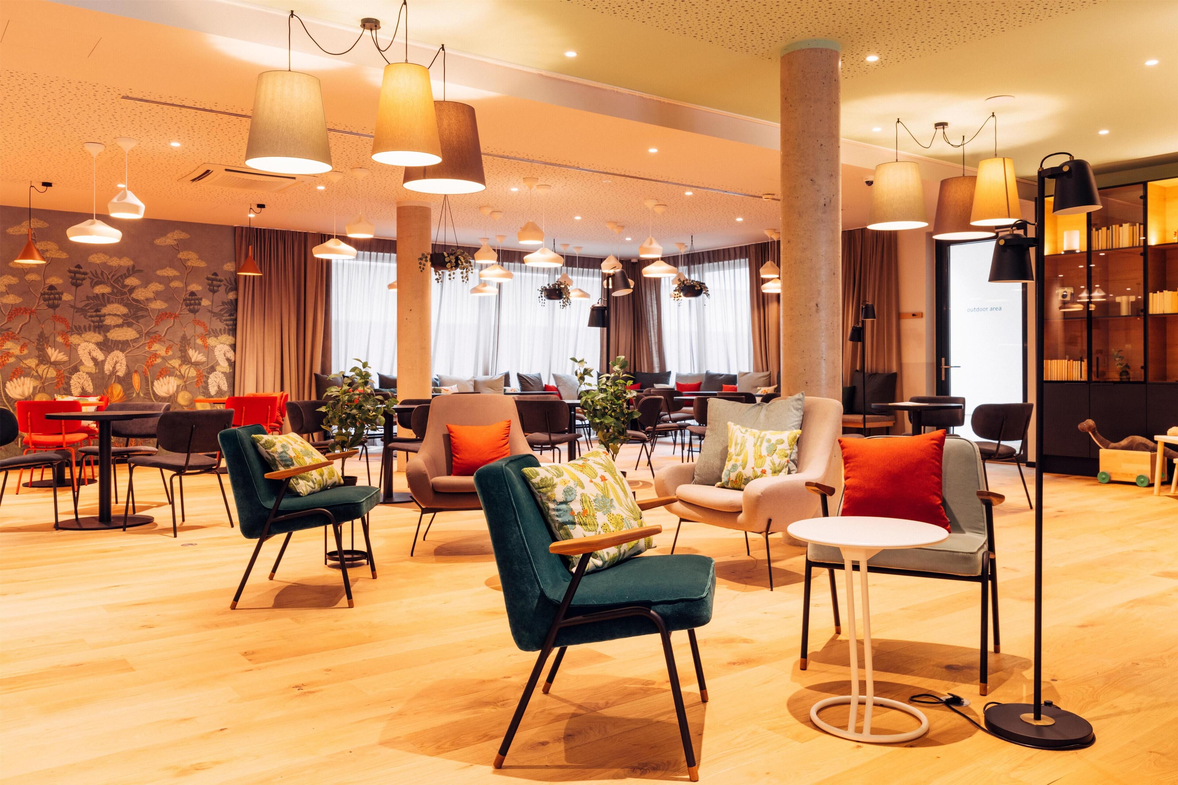 Se ofrece un desayuno bufé (18 EUR por persona)