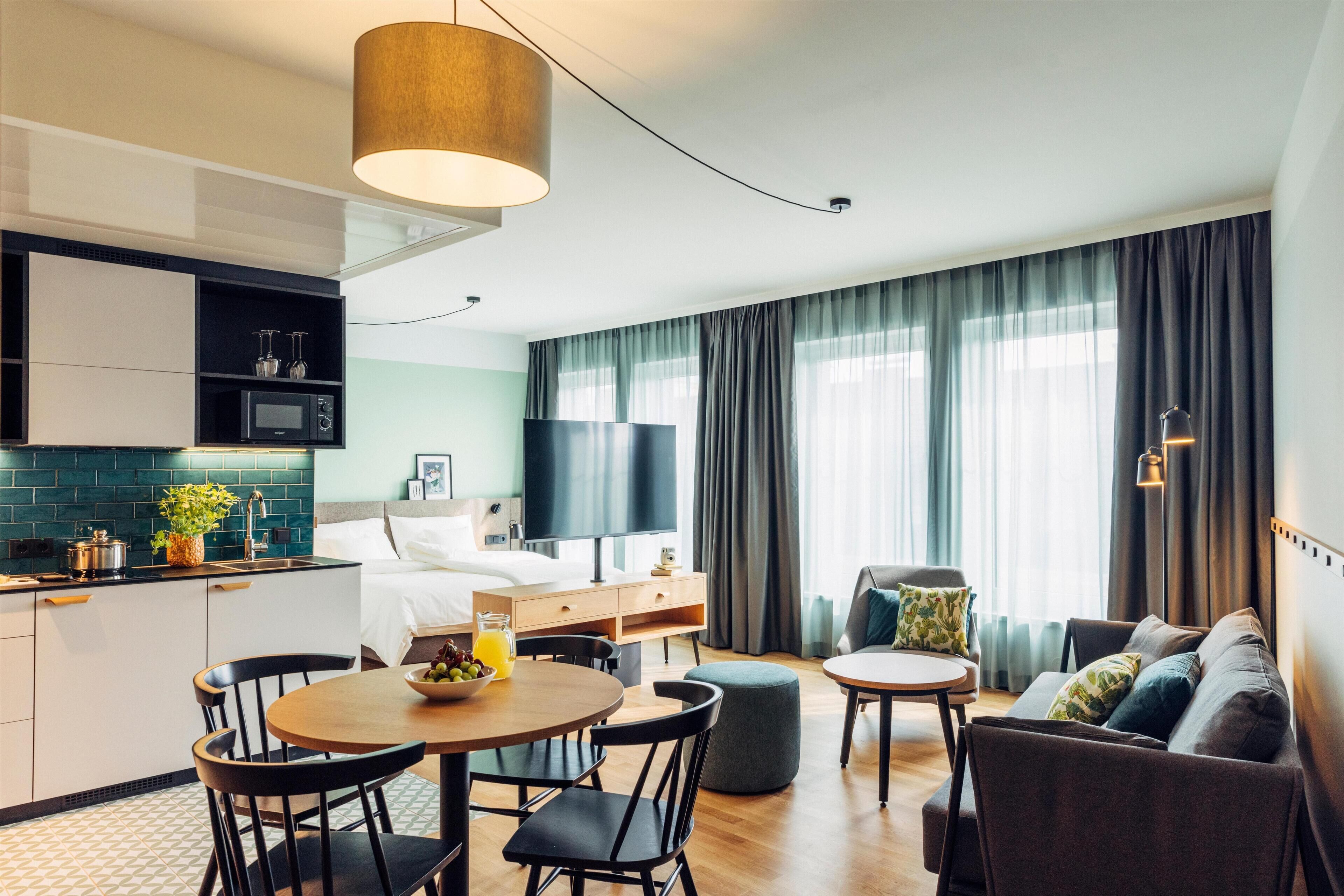 Premium bedding, in-room safe, desk, free WiFi