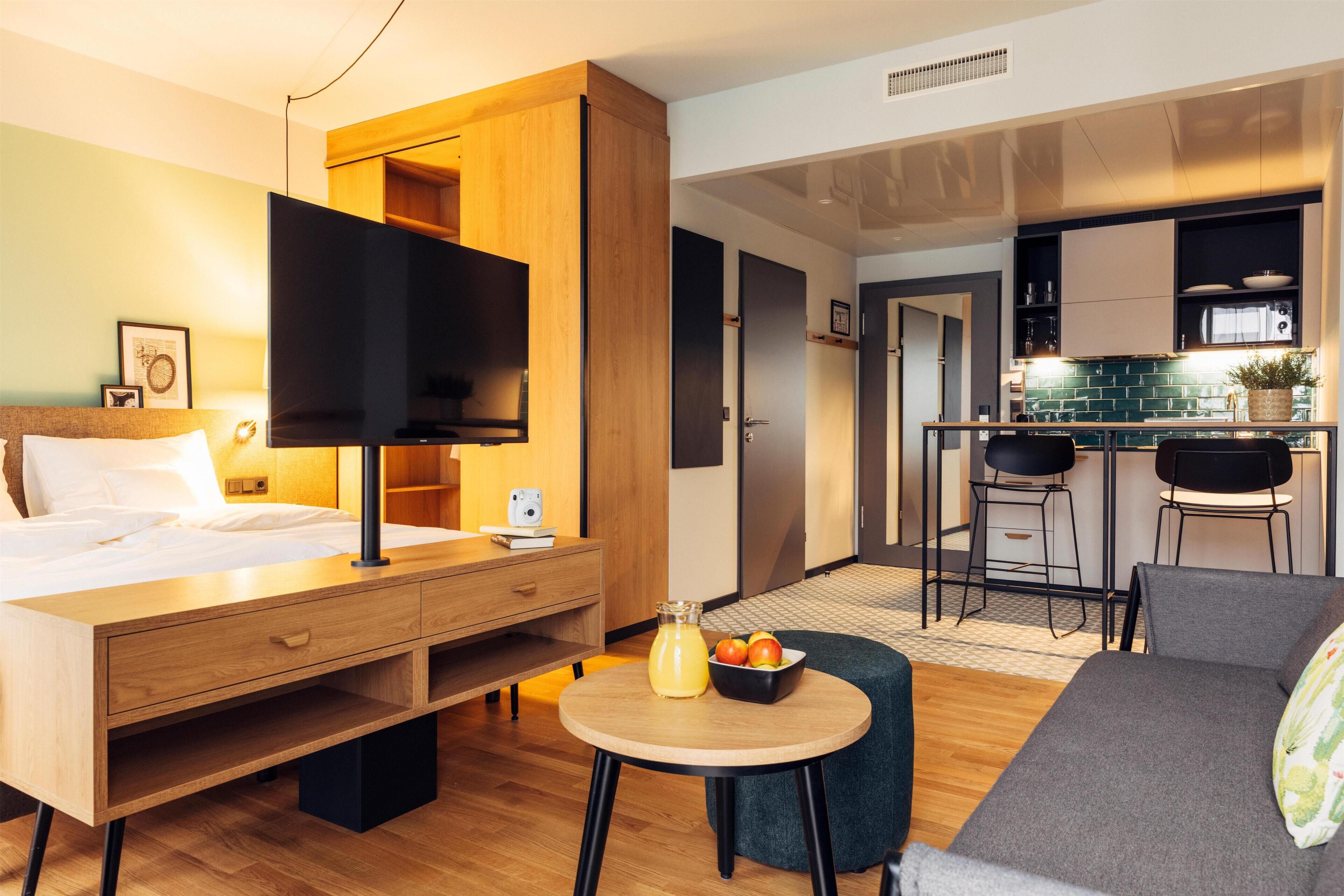 Hochwertige Bettwaren, Zimmersafe, Schreibtisch, schallisolierte Zimmer